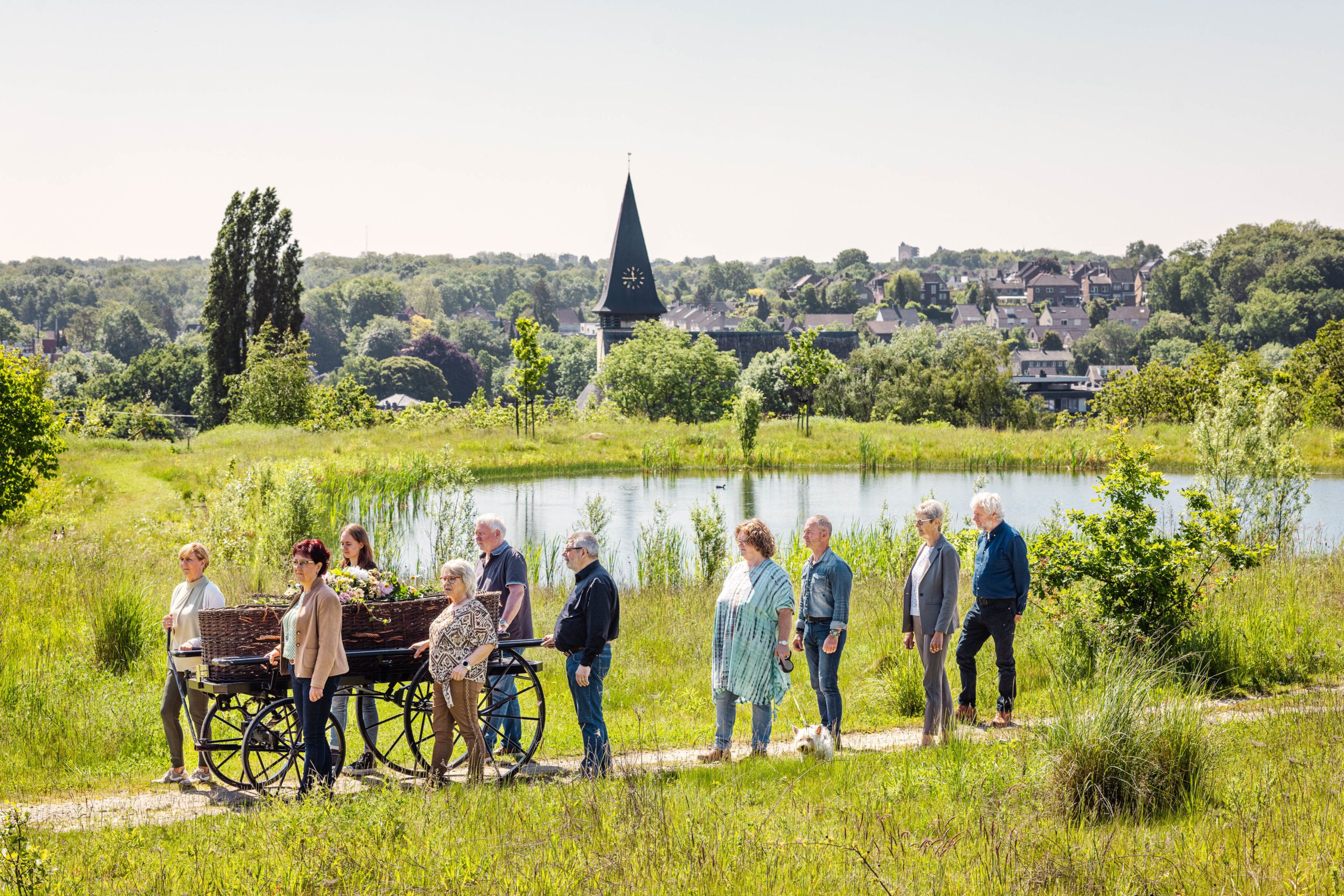 Grüne Bestattung, an einer Bestattung teilnehmen